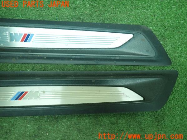 3UPJ=17460616]BMW 320d(8C20 F30)純正 スカッフプレート 中古_m2
