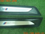 3UPJ=17460616]BMW 320d(8C20 F30)純正 スカッフプレート 中古_s2