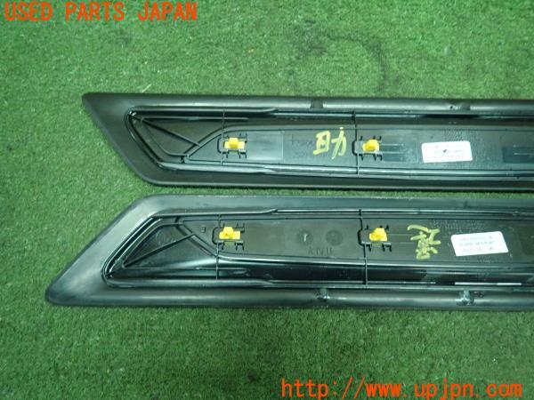 3UPJ=17460616]BMW 320d(8C20 F30)純正 スカッフプレート 中古_m3