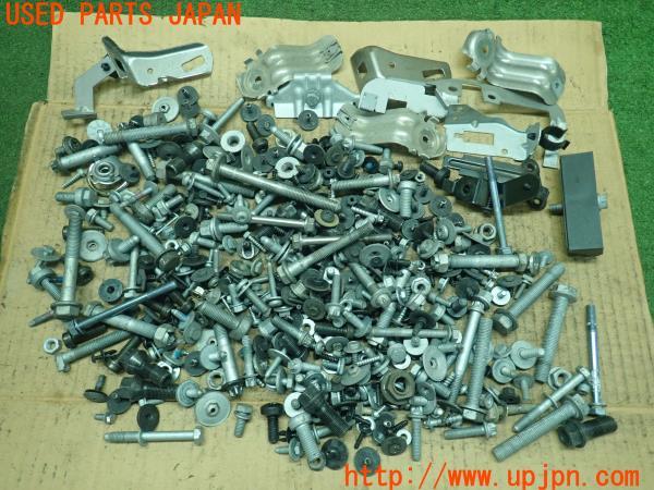 3UPJ=17530720]BMW アクティブハイブリッド3(3F30 F30)ネジ・ナット・ステー類 セット ジャンク_m0