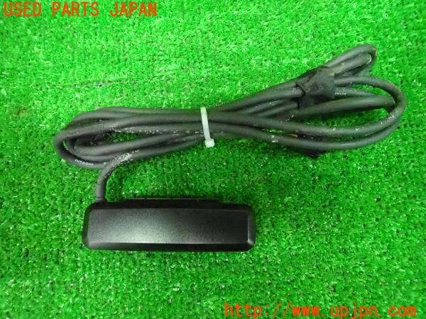 3UPJ=18170549]ベンツ A180 Aクラス(176042 W176系)メーカー不明 VICS アンテナ 中古_m0