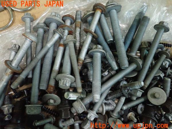 3UPJ=18170720]ベンツ A180 Aクラス(176042 W176系)ネジ・ナット・ステー類 ジャンク_m2