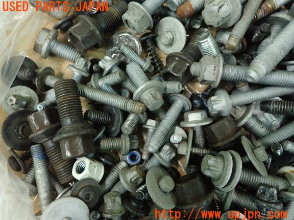3UPJ=18170720]ベンツ A180 Aクラス(176042 W176系)ネジ・ナット・ステー類 ジャンク_m3