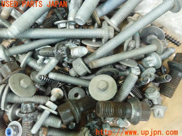 3UPJ=18170720]ベンツ A180 Aクラス(176042 W176系)ネジ・ナット・ステー類 ジャンク_m4