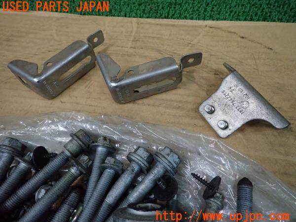 3UPJ=18270720]BMW X1(HS20 F48)ネジ・ナット・ステー類 ジャンク_m1