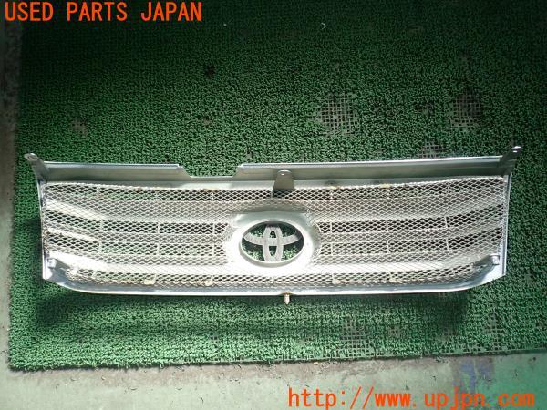 3UPJ=18470047]ランドクルーザー100(UZJ100W)前期 UNCLE 725B2 FJ100 フロントグリル メッキ 中古_m3