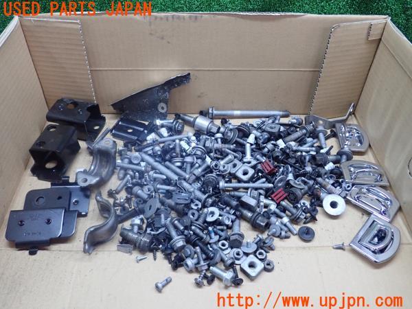 3UPJ=19040720]アウディ S4 アバント(8KCGWF)ネジ・ナット・ステー類 セット ジャンク_m0