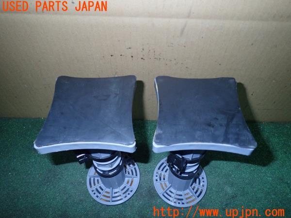 3UPJ=19230640]ハイエースワゴン(KZH100G)車載品 床束 プラスチック 中古_m1
