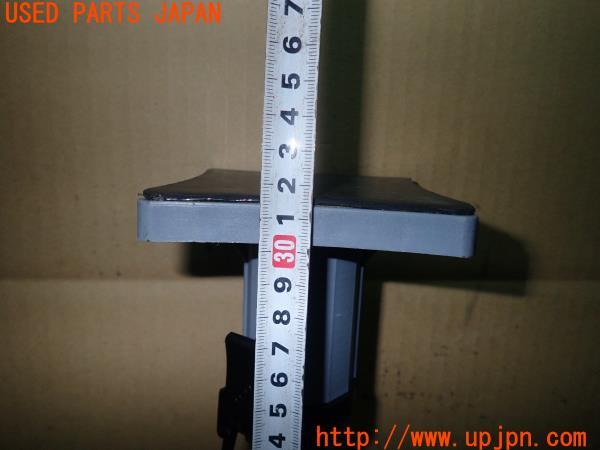 3UPJ=19230640]ハイエースワゴン(KZH100G)車載品 床束 プラスチック 中古_m4