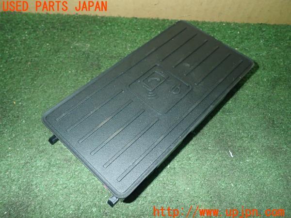 3UPJ=19320579]アウディ Q4 スポーツバック e-tron(FZEBJ)純正 4N0 035 502B ワイヤレス充電器 中古_m0