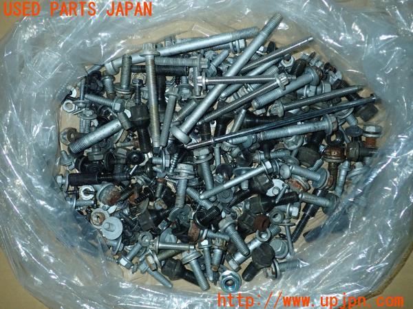 3UPJ=19370720]BMW Z4 ロードスター(BU25 E85)後期 ネジ・ナット・ステー類 ジャンク_m0