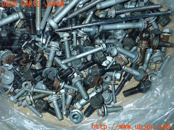 3UPJ=19370720]BMW Z4 ロードスター(BU25 E85)後期 ネジ・ナット・ステー類 ジャンク_m2