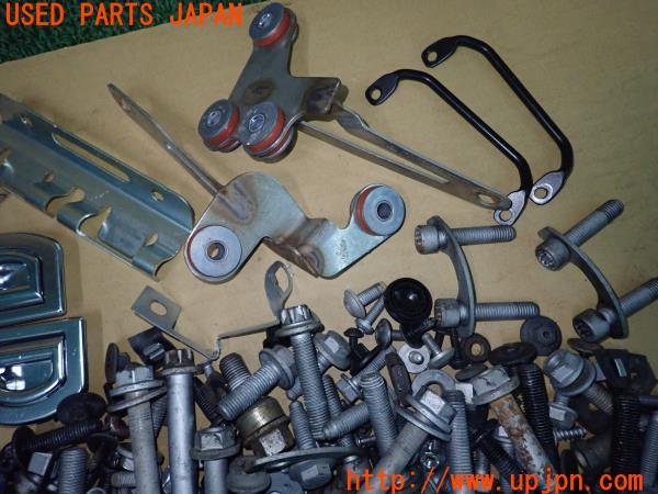 3UPJ=19490720]ポルシェ パナメーラ(970M46 970型)ネジ・ナット・ステー類 ジャンク_m2