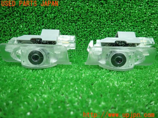 3UPJ=19980590]ハリアー プログレス(ZSU60W)社外 カーテシランプ ロゴ 中古_m0