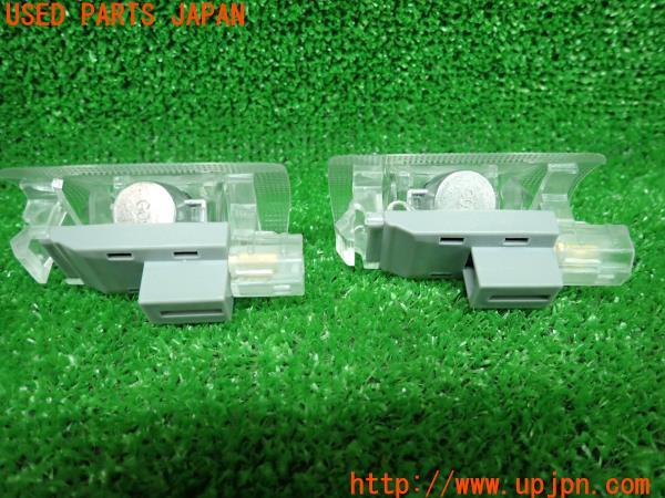 3UPJ=19980590]ハリアー プログレス(ZSU60W)社外 カーテシランプ ロゴ 中古_m1