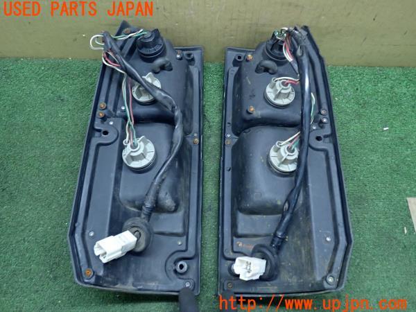 3UPJ=20210547]ランクルプラド(KZJ78W)後期 社外 テールランプ ジャンク 中古_m1