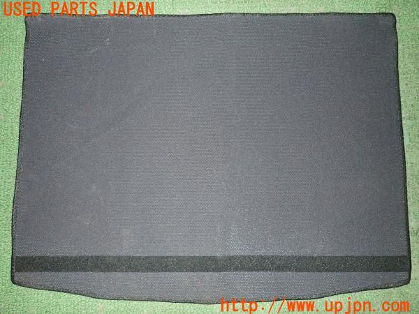 3UPJ=20280634]ベンツ B180(247084)純正 A2476841500 ラゲッジマット 中古_m1
