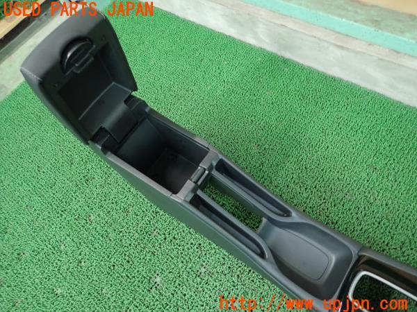 3UPJ=20370621]WR-V(DG5)純正 アームレスト付センターコンソール 中古_m3