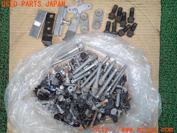 3UPJ=20390720]BMW 2シリーズ 218d グランツアラー(2E20 F46)ネジ・ナット・ステー類 ジャンク_m0