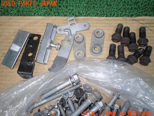 3UPJ=20390720]BMW 2シリーズ 218d グランツアラー(2E20 F46)ネジ・ナット・ステー類 ジャンク_m1