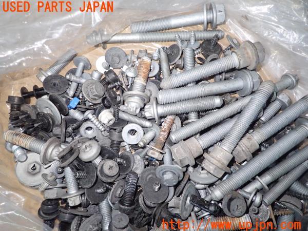 3UPJ=20390720]BMW 2シリーズ 218d グランツアラー(2E20 F46)ネジ・ナット・ステー類 ジャンク_m2