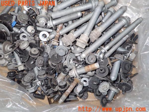 3UPJ=20390720]BMW 2シリーズ 218d グランツアラー(2E20 F46)ネジ・ナット・ステー類 ジャンク_m3