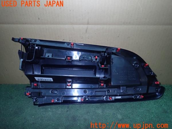 3UPJ=20470652]アクア(MXPK11)純正 グローブボックス 中古_m1