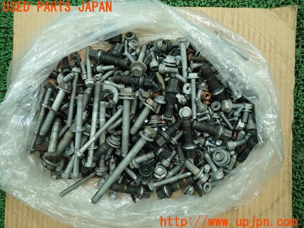 3UPJ=20960720]アウディ A7 スポーツバック(4GCREC 4G8系)純正 ネジ・ナット・ステー類 ジャンク_m0