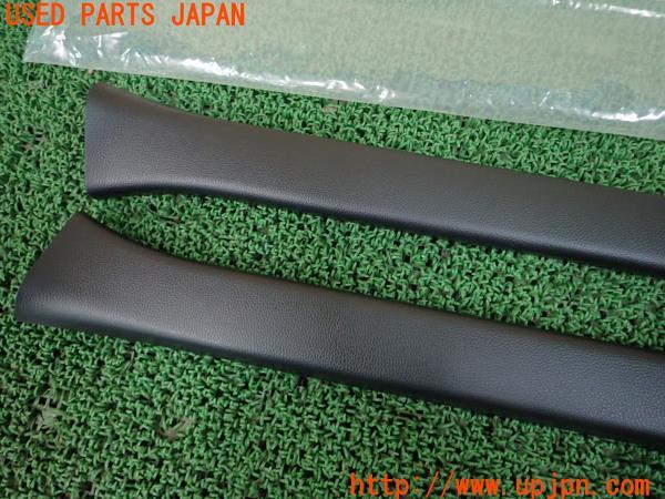 3UPJ=21020647]プリウス(ZVW60)純正 Bドアピラーカバー 内張り 67937-47090 67938-47090 バックドア トリムボード 左右セット 中古_m2