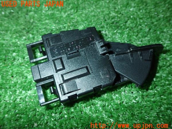 3UPJ=21150532]ベンツ SLK200(172448)純正 メタルトップマイクロスイッチ 172 820 42 10 中古_m1