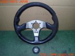 3UPJ=21170617]ハイラックスサーフ(KZN130W)後期 MOMO モモ RACE レース TYP D32 KBA70142 ステアリング 320mm 中古_s0