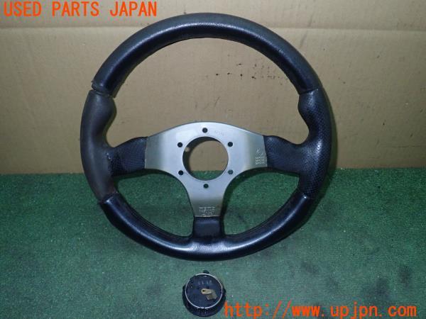 3UPJ=21170617]ハイラックスサーフ(KZN130W)後期 MOMO モモ RACE レース TYP D32 KBA70142 ステアリング 320mm 中古_m4