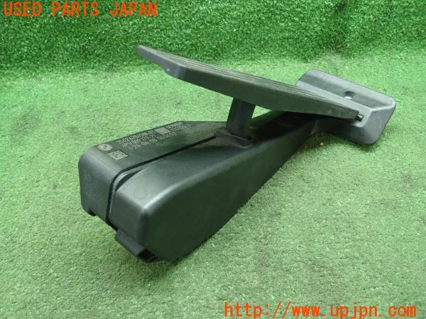 3UPJ=21340630]BMW 135i(UC35 E82)純正 6PV009379-21 アクセルペダル 中古_m2