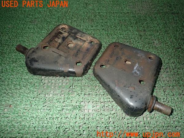 3UPJ=21400401]ランクル70(HZJ73HV)中期 純正 スプリングシート 中古_m0