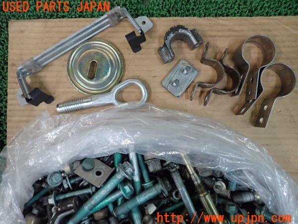 3UPJ=21450720]ポルシェ ボクスター(98665 986)ネジ・ナット・ステー類 ジャンク_m1