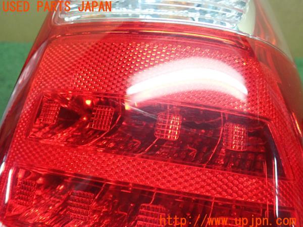 3UPJ=21570547]ハイラックスサーフ(TRN215W)後期 純正 テールランプ 中古_m3