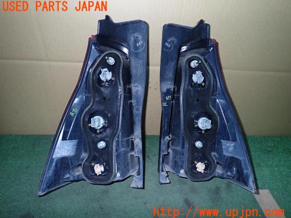 3UPJ=21570547]ハイラックスサーフ(TRN215W)後期 純正 テールランプ 中古_m4