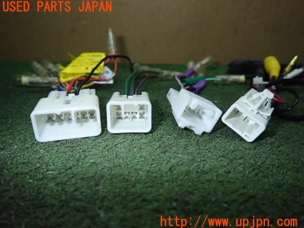 3UPJ=21570604]ハイラックスサーフ(TRN215W)後期 社外 ナビ取付ハーネス 配線 ブラケット 中古_m3