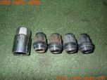 3UPJ=21570968]ハイラックスサーフ(TRN215W)後期 Fixed ホイールロックナット M12×P1.5 中古_s0