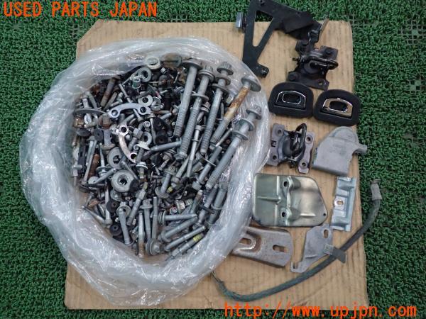 3UPJ=21600720]マセラティ・クワトロポルテ(MQP30A)ネジ・ナット・ステー類 ジャンク_m0