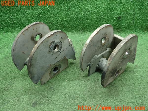 3UPJ=21670414]ランドクルーザー80系(FZJ80G)中期 リーディングアームダウンブラケット 中古_m0