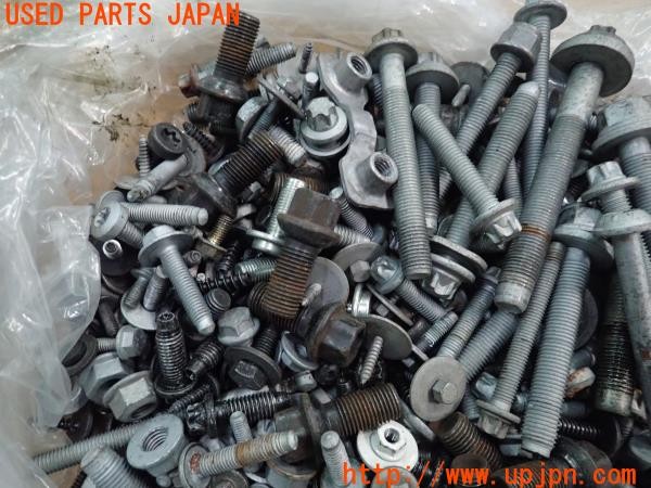 3UPJ=21850720]ベンツ CLA180 シューティングブレーク(117942)ネジ・ナット・ステー類 ジャンク_m2