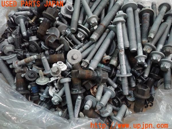 3UPJ=21850720]ベンツ CLA180 シューティングブレーク(117942)ネジ・ナット・ステー類 ジャンク_m3