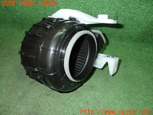 3UPJ=21960582]プリウス(ZVW60)純正 G9230-12020 バッテリークーリングブロア 中古_m1
