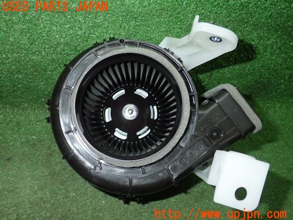 3UPJ=21960582]プリウス(ZVW60)純正 G9230-12020 バッテリークーリングブロア 中古_m2