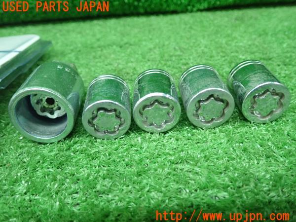 3UPJ=22070968]BRZ(86)(ZD8 A型)純正 McGard マックガード ホイールロックナット B3277YA001 ボルト 盗難防止 中古_m1