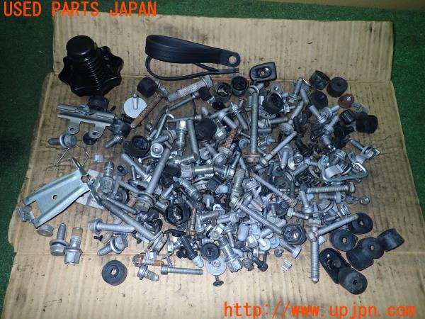 3UPJ=22270720]VW ザ・ビートル(16CBZ)前期 ネジ・ナット・ステー類 セット ジャンク_m0