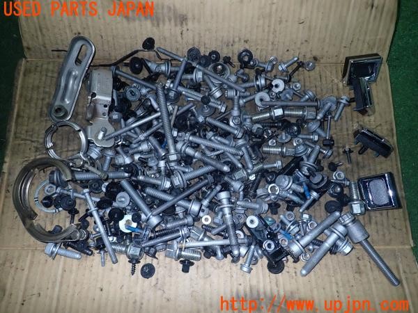 3UPJ=22300720]アウディ A4 アバント(8WDEZ B9系)ネジ・ナット・ステー類 セット ジャンク_m0