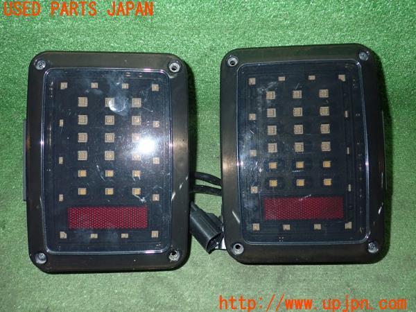 3UPJ=22590547]ジープラングラー アンリミテッド スポーツ(JK38L)社外 テールランプ 中古_m0