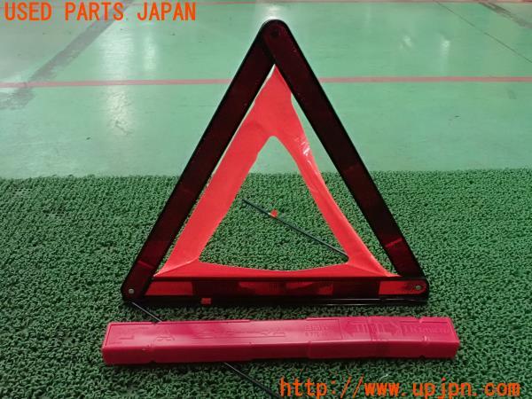 3UPJ=22940640]BMW 218d(2C20 F45)純正 TRimicro 三角表示板 27R034006 停止表示板 ケース付 中古_m0